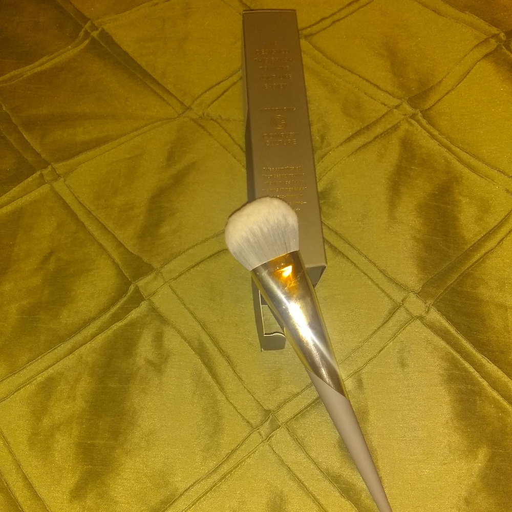 Brand new powder brush
